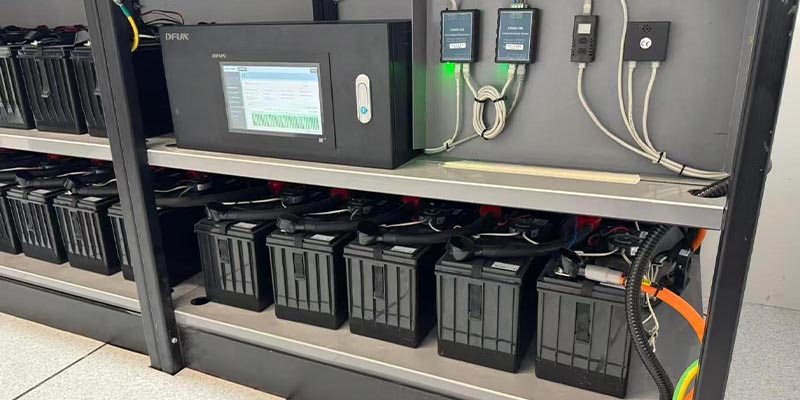 DFUN PBAT61 Batterie Zell Sensor Install&eacute;iert op enger VRLA Batterie